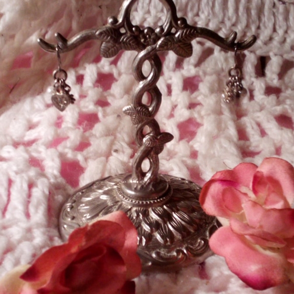 Jewelry - Heart flower and pearl dangling earrings